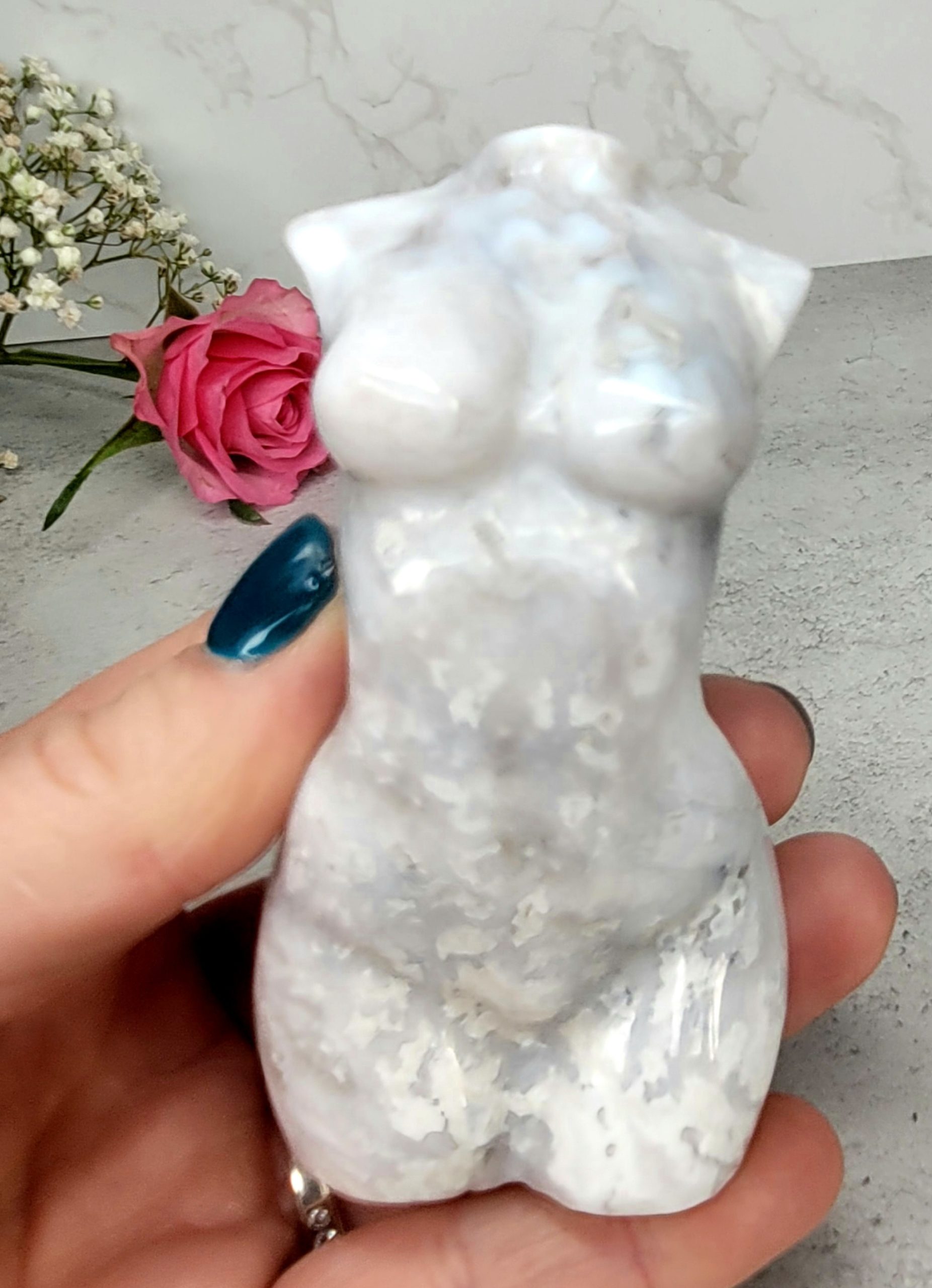 Medium Female Body - White Agate Agate 8cm, 160g - Image 6