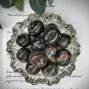 Rhyolite tumble stone